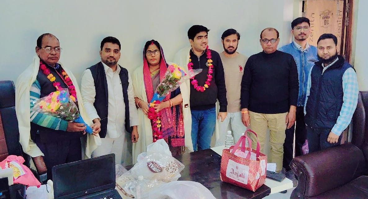 वरदान वेलफेयर एसोसिएशन ने बीएलओ को किया सम्मानित